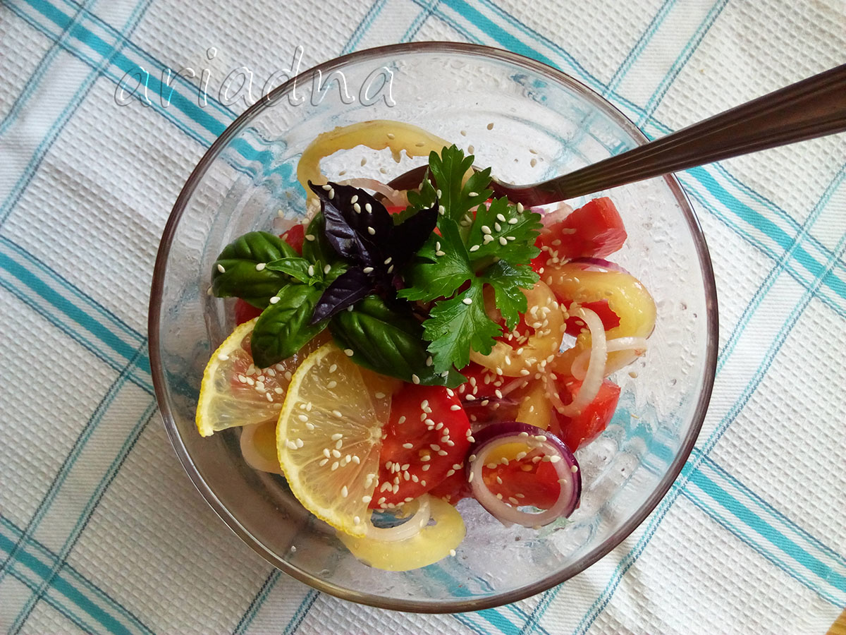 Салат из сладкого перца и помидоров